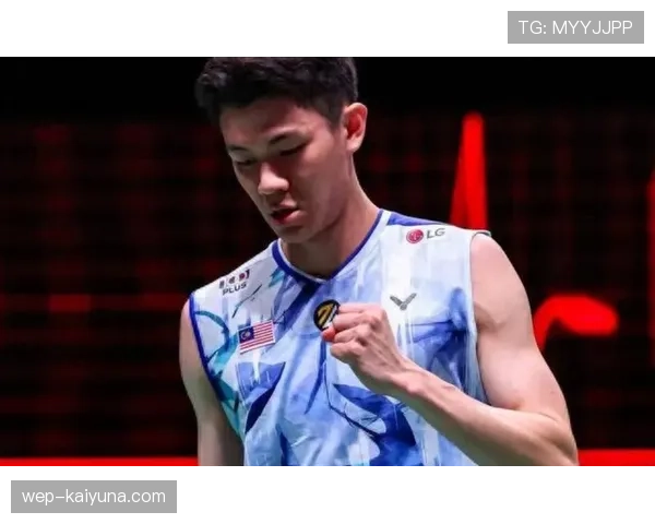 假设李梓嘉把球拍换成名牌包，更衣室的表情我已经想到了