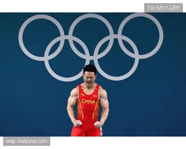 庞伟训练完顺手拎俩铁锅回家练腕力？这届射击老将的日常也太硬核了