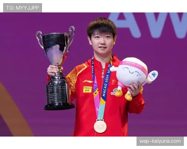 孙颖莎赛场像高冷机器，私下逛街像个任性的有钱表妹，看的我一脸懵